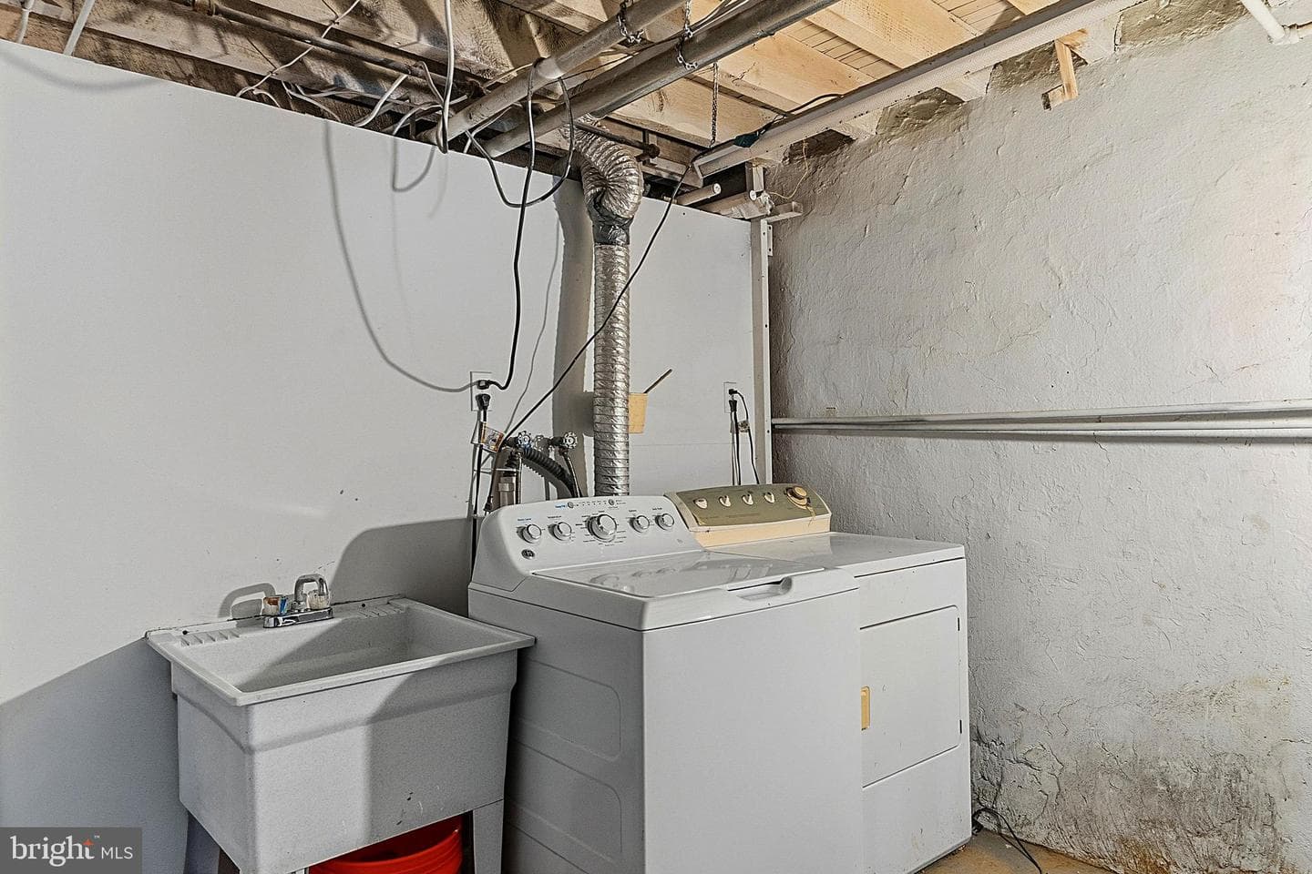 529 E Clarkson Avenue photo 23
