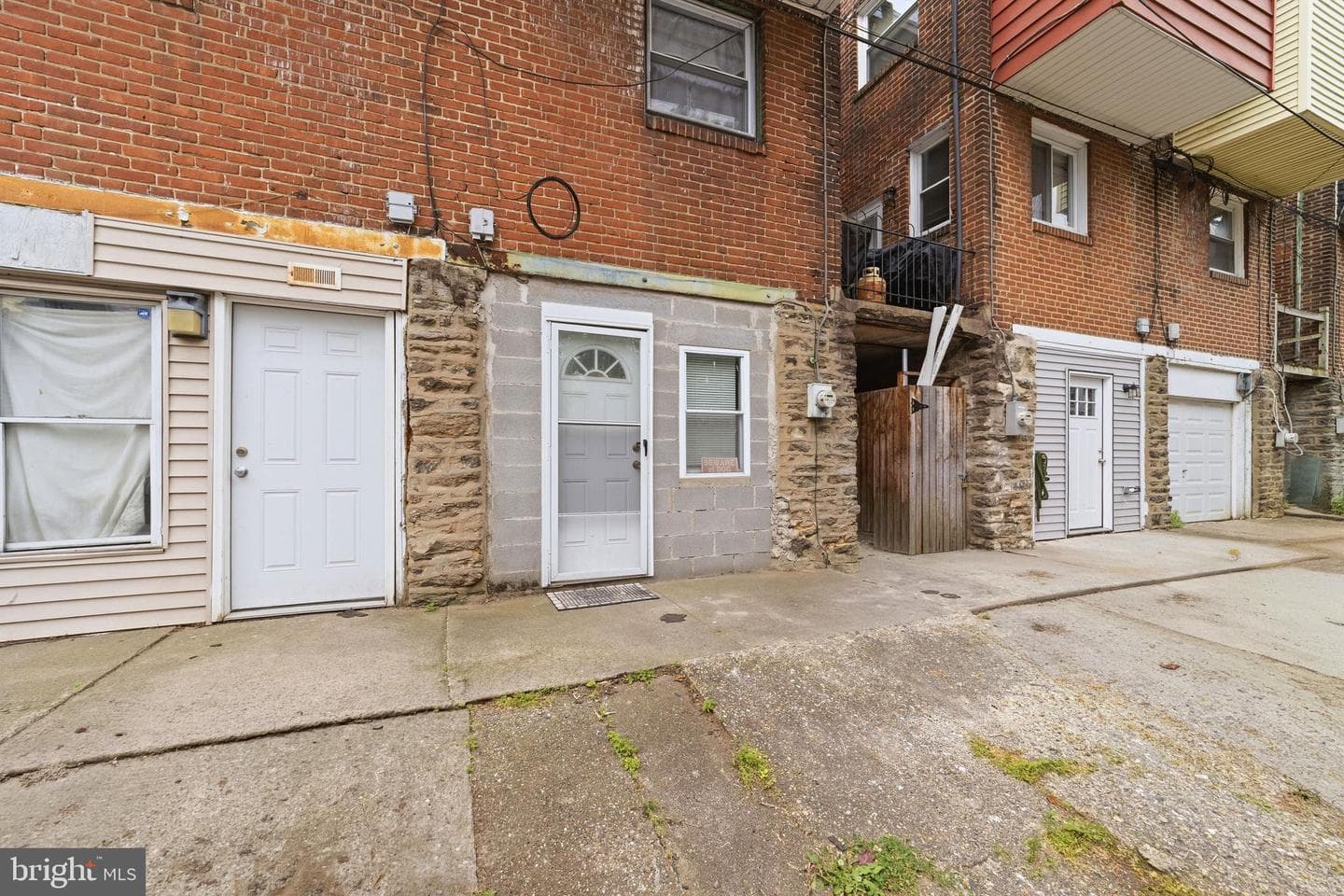 529 E Clarkson Avenue photo 25