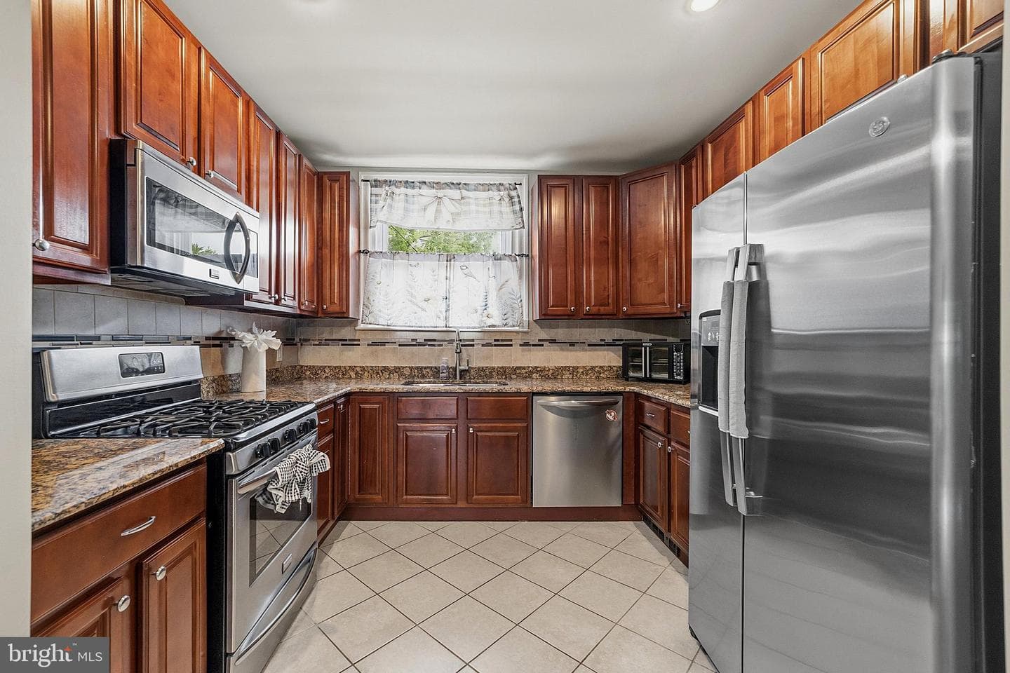 529 E Clarkson Avenue photo 8