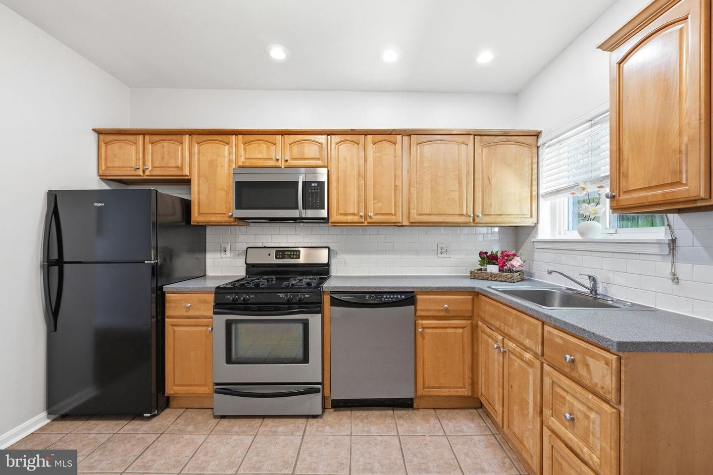 928 N. Bambrey photo 12