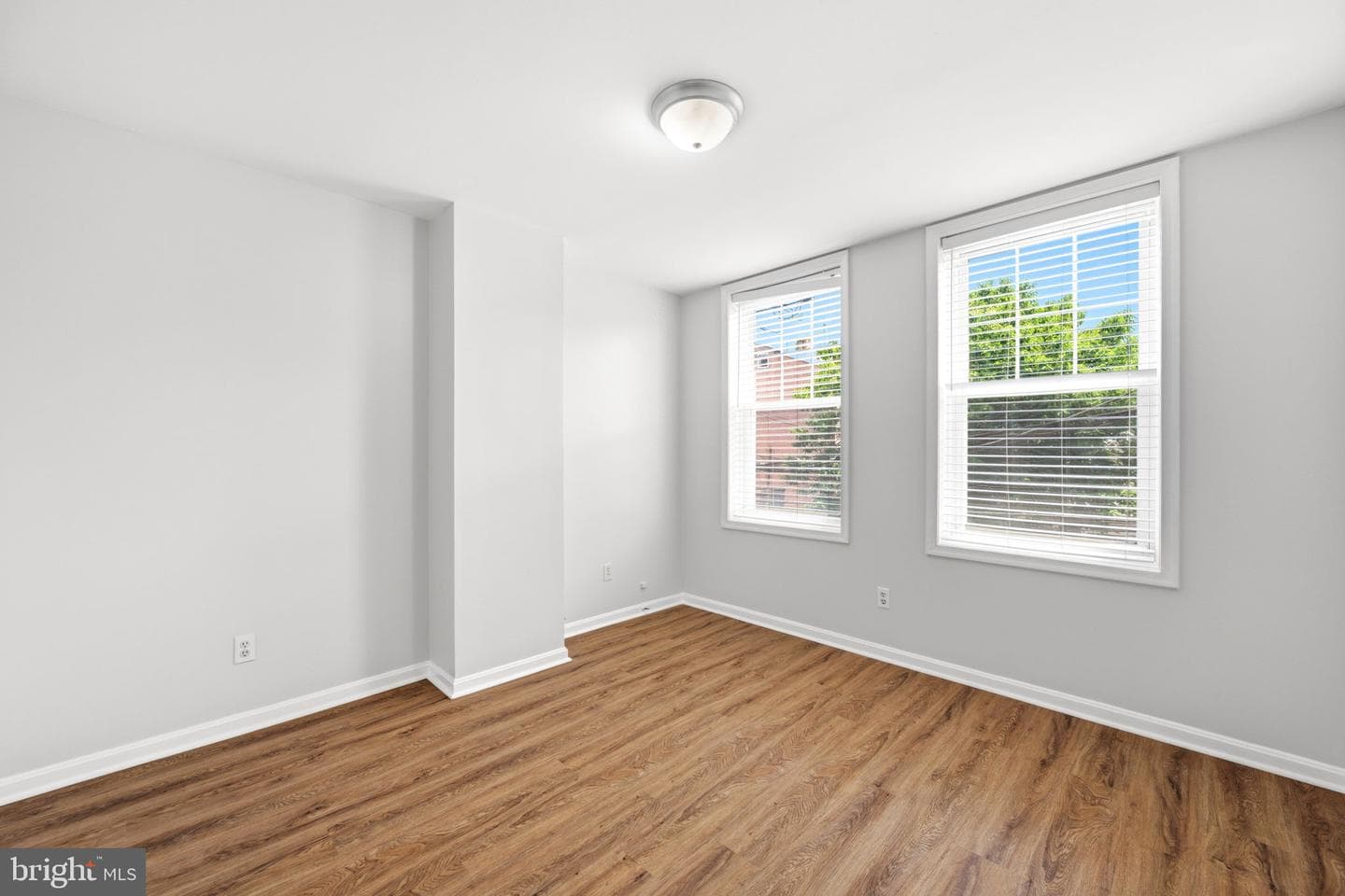 928 N. Bambrey photo 19
