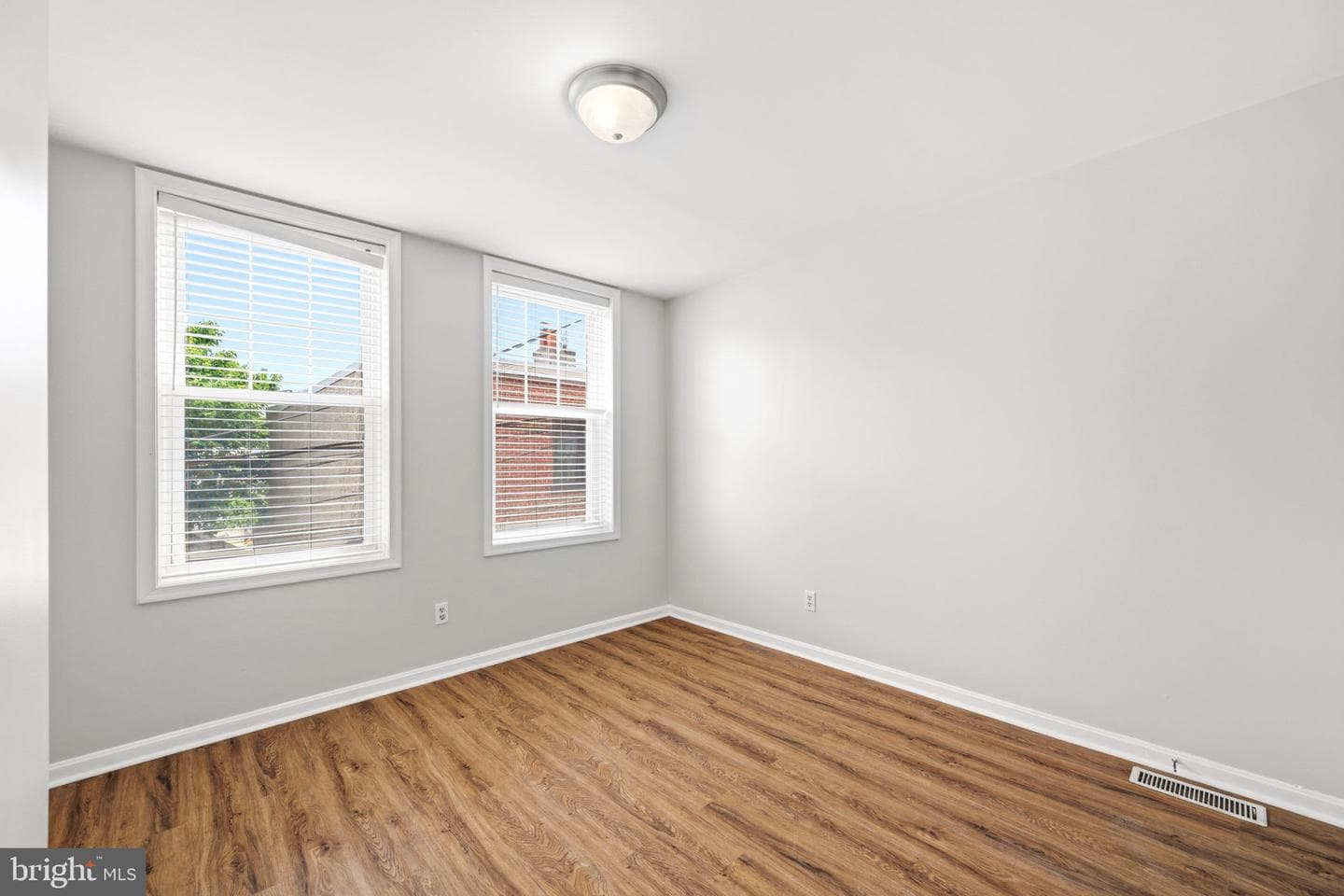 928 N. Bambrey photo 20