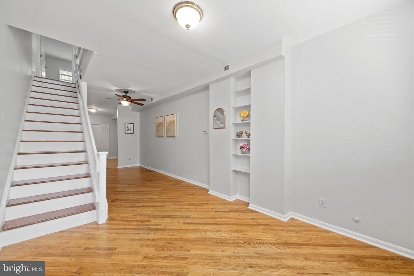928 N. Bambrey photo 6
