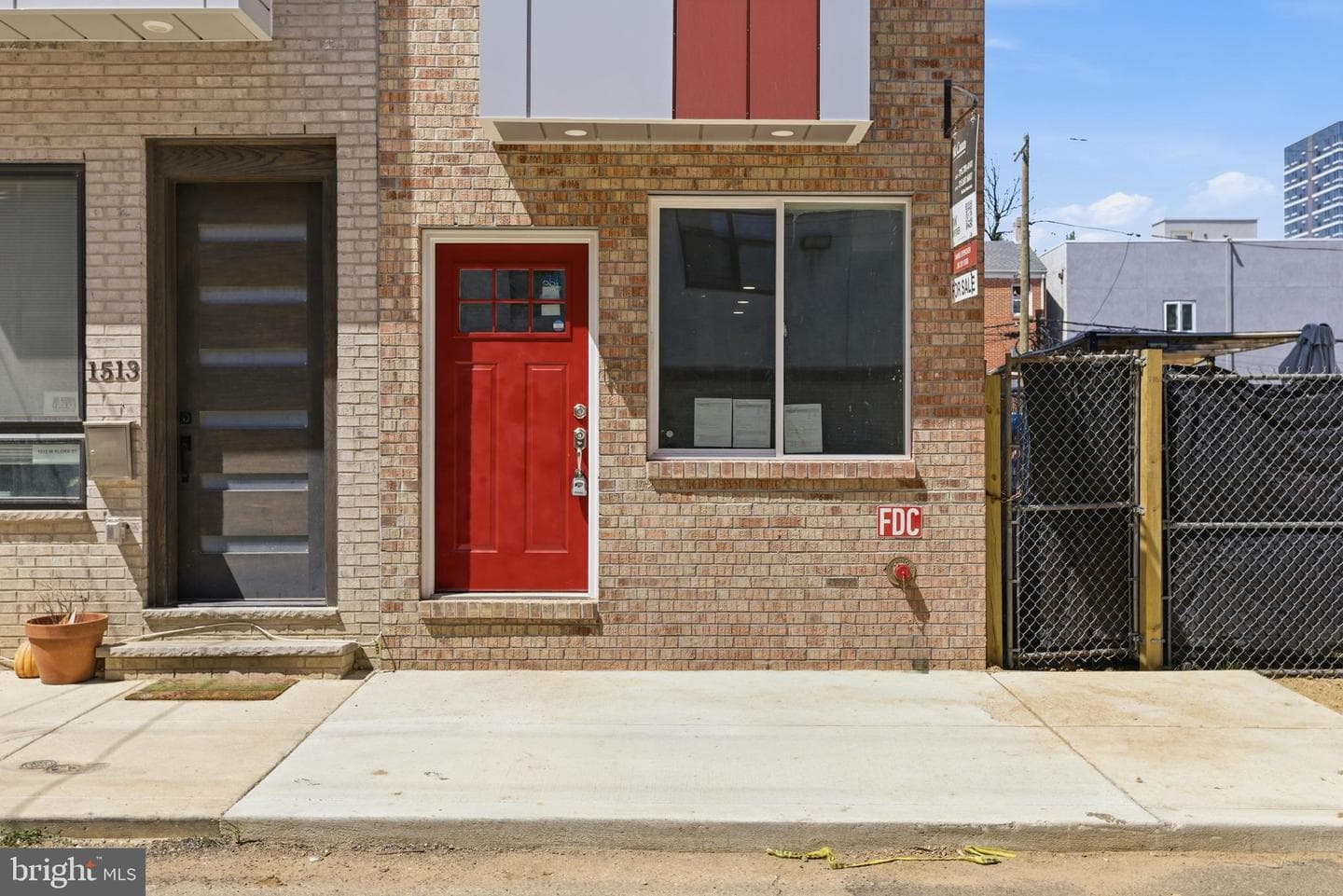 1511 W Flora Street photo 3