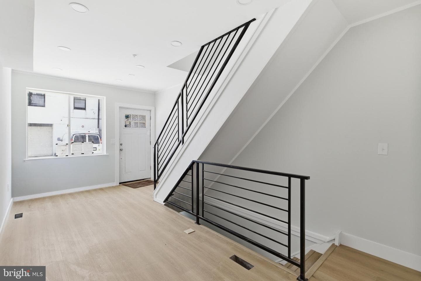 1511 W Flora Street photo 7