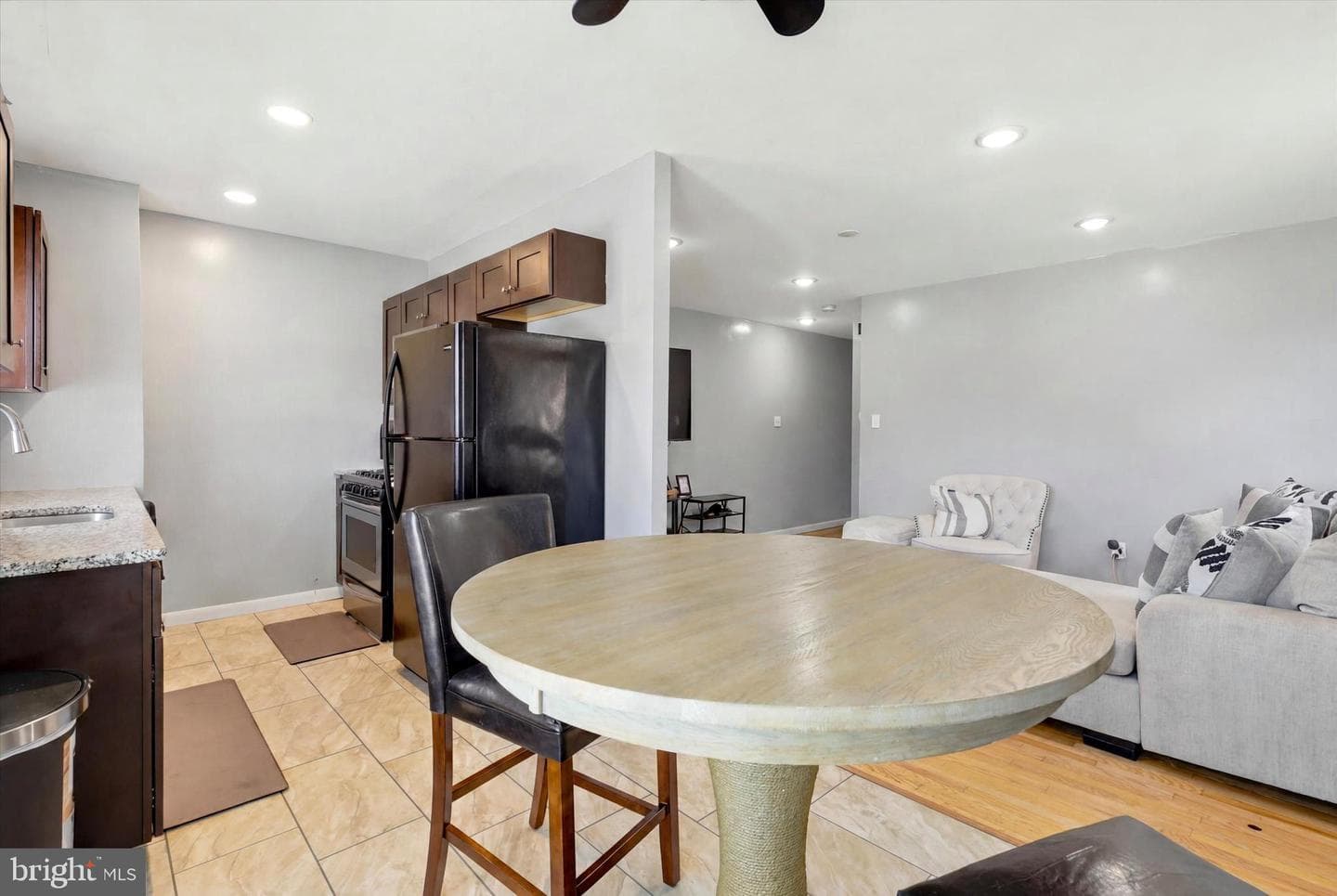8254 Rodney Street photo 5