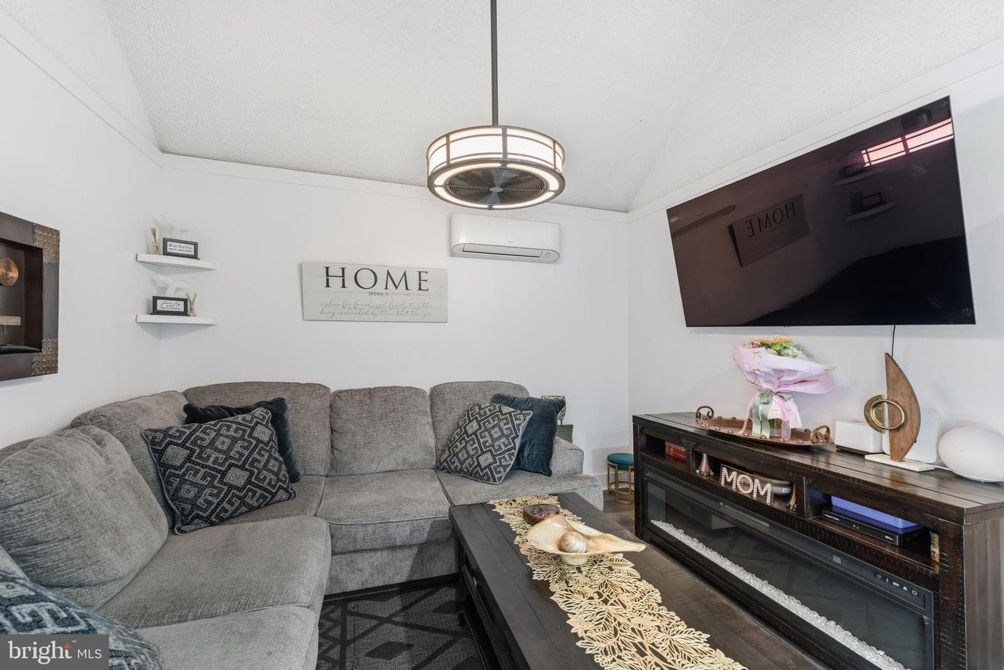 401 Maple Avenue photo 13
