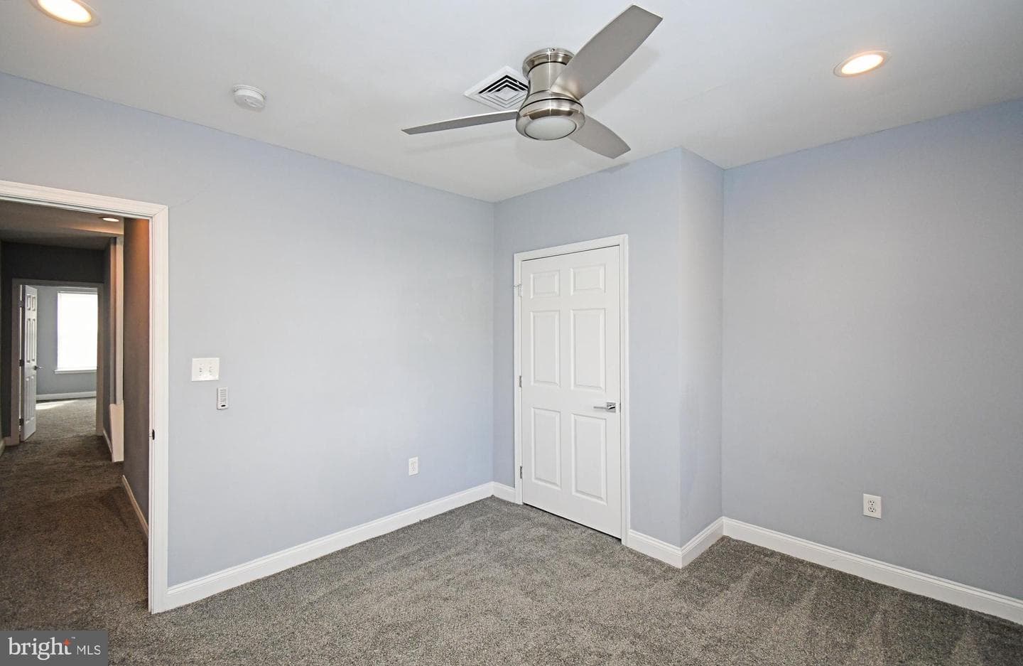 260 Roxborough Avenue photo 27