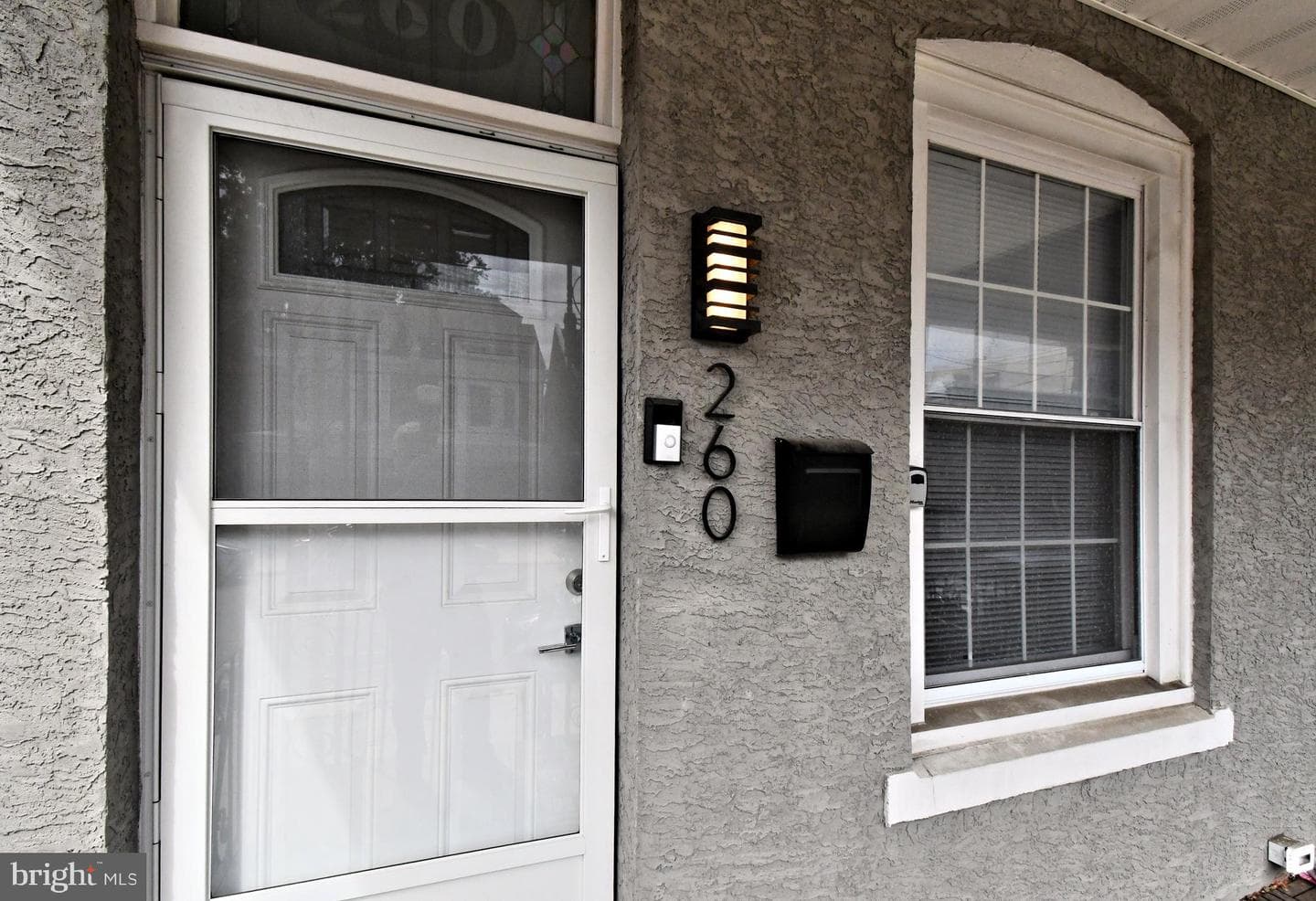 260 Roxborough Avenue photo 5