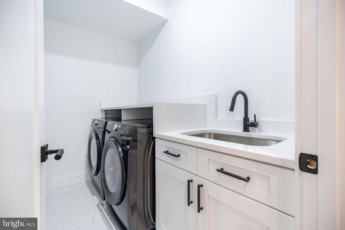 4748 Sheldon Street photo 28