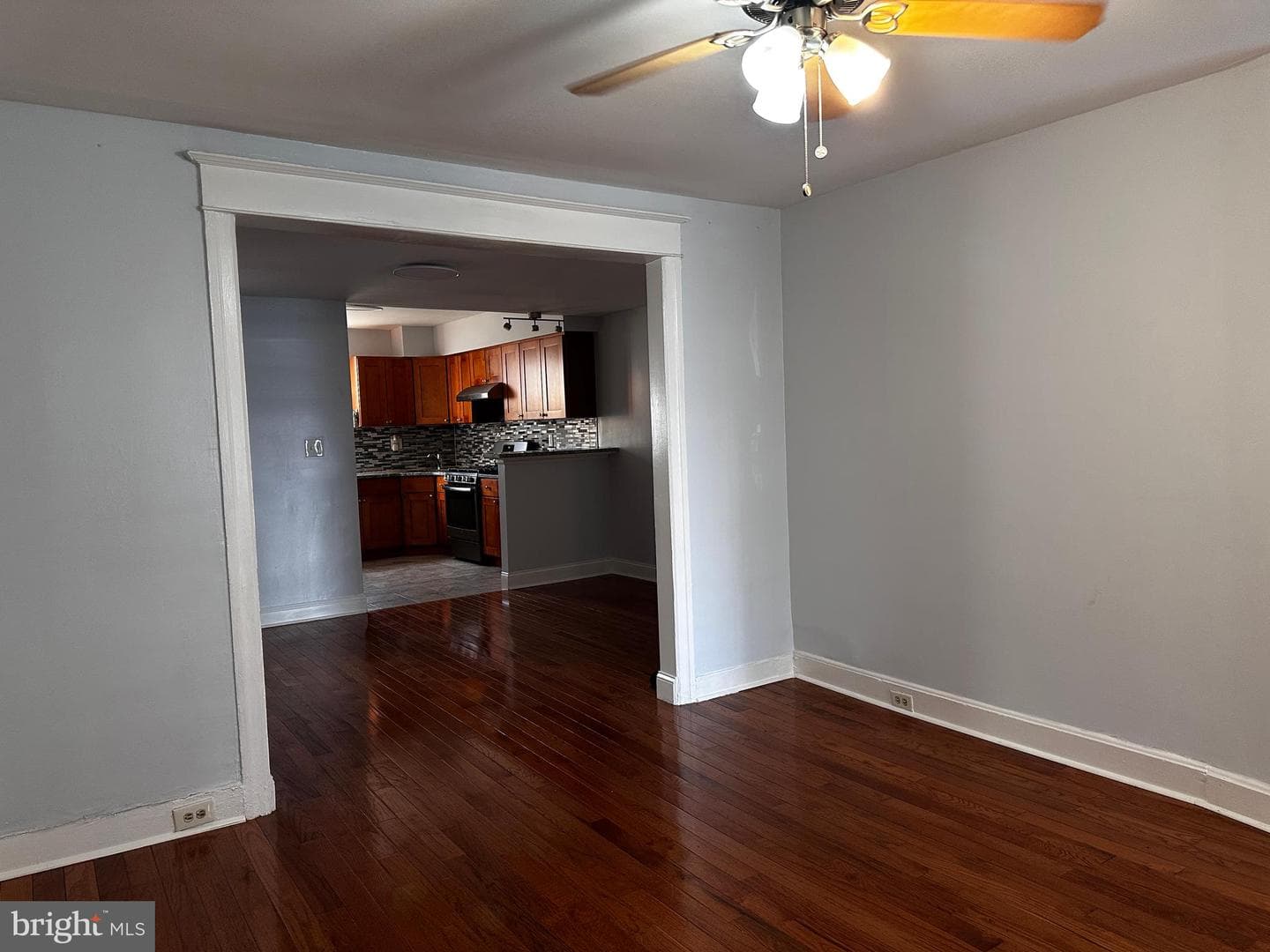 574 E Cheltenham Avenue photo 6