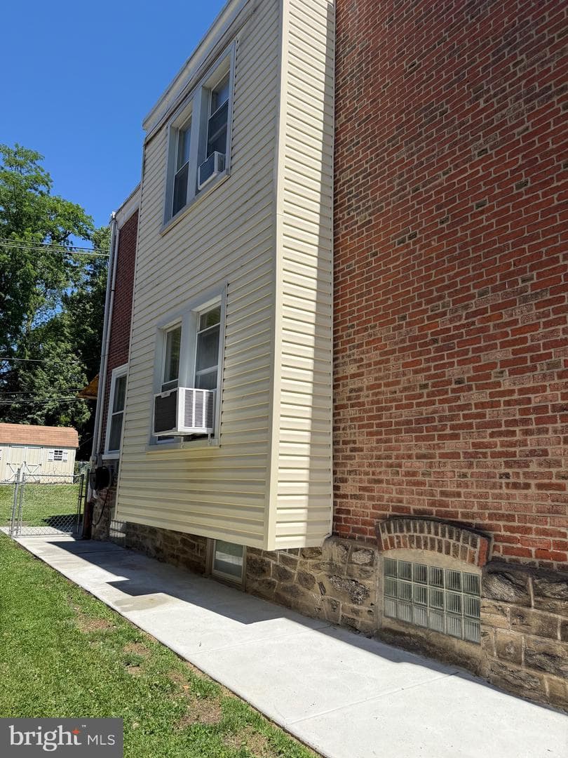 7038 Shelbourne Street photo 3