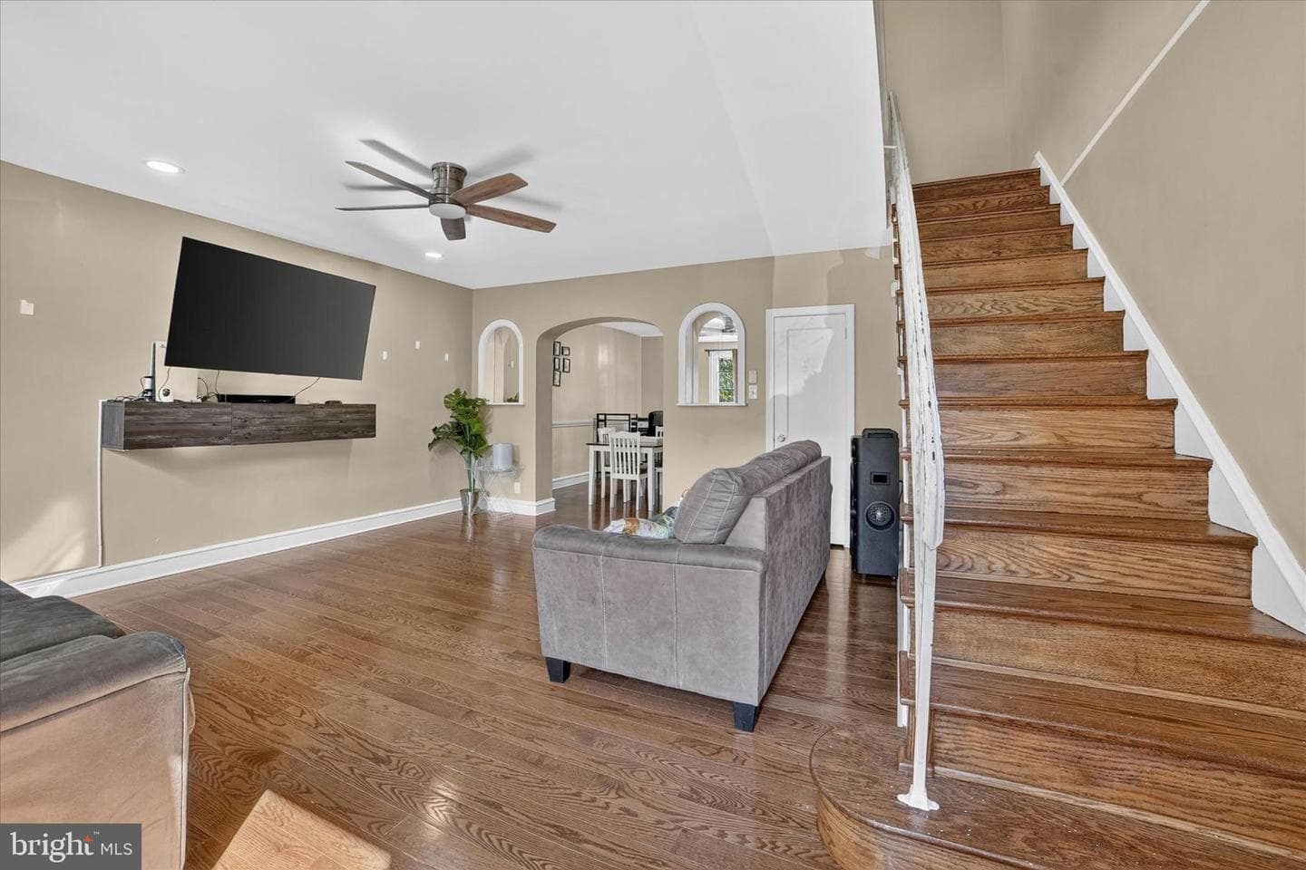 408 E Slocum Street photo 36
