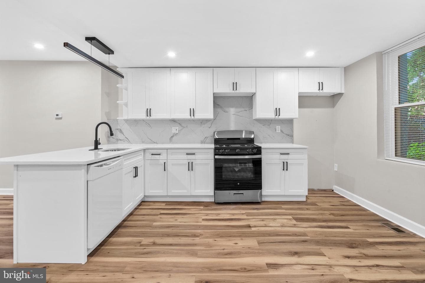 1908 N Croskey St photo 10