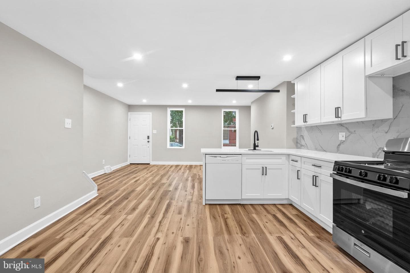 1908 N Croskey St photo 11