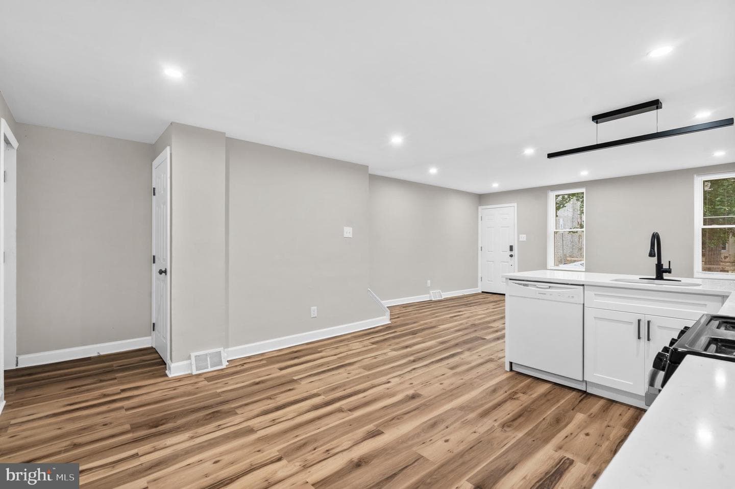 1908 N Croskey St photo 12