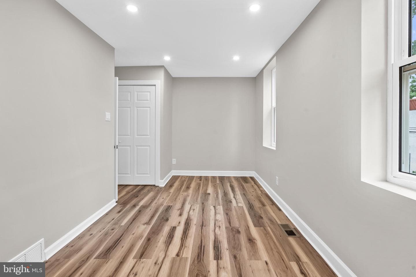 1908 N Croskey St photo 19