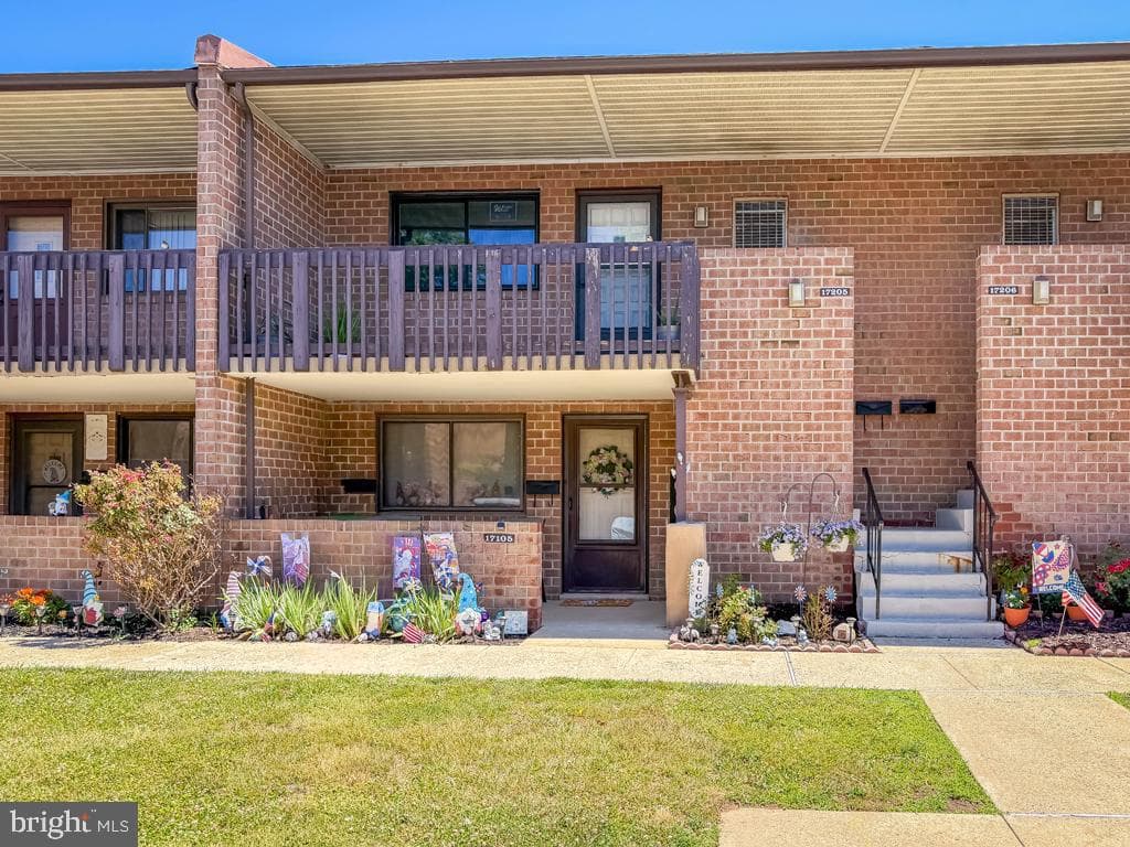 17205 Delaire Landing Road #205 photo 3