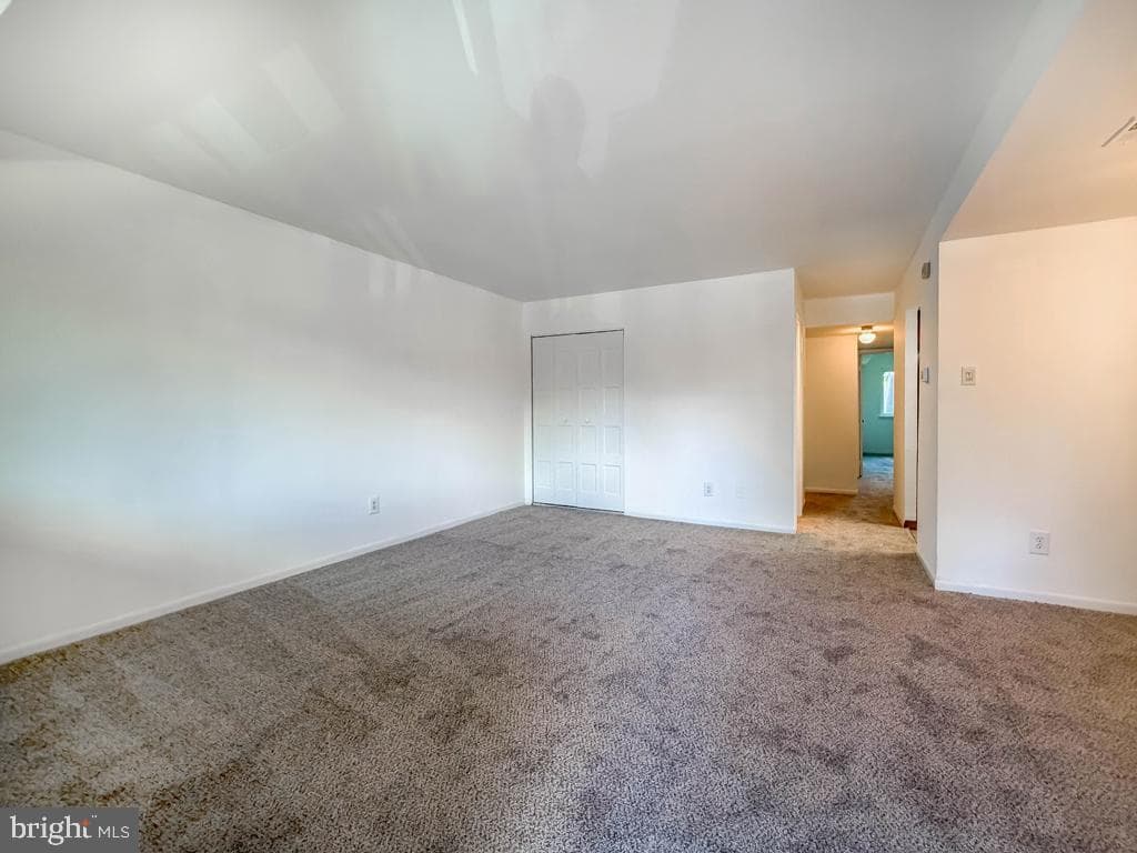 17205 Delaire Landing Road #205 photo 9