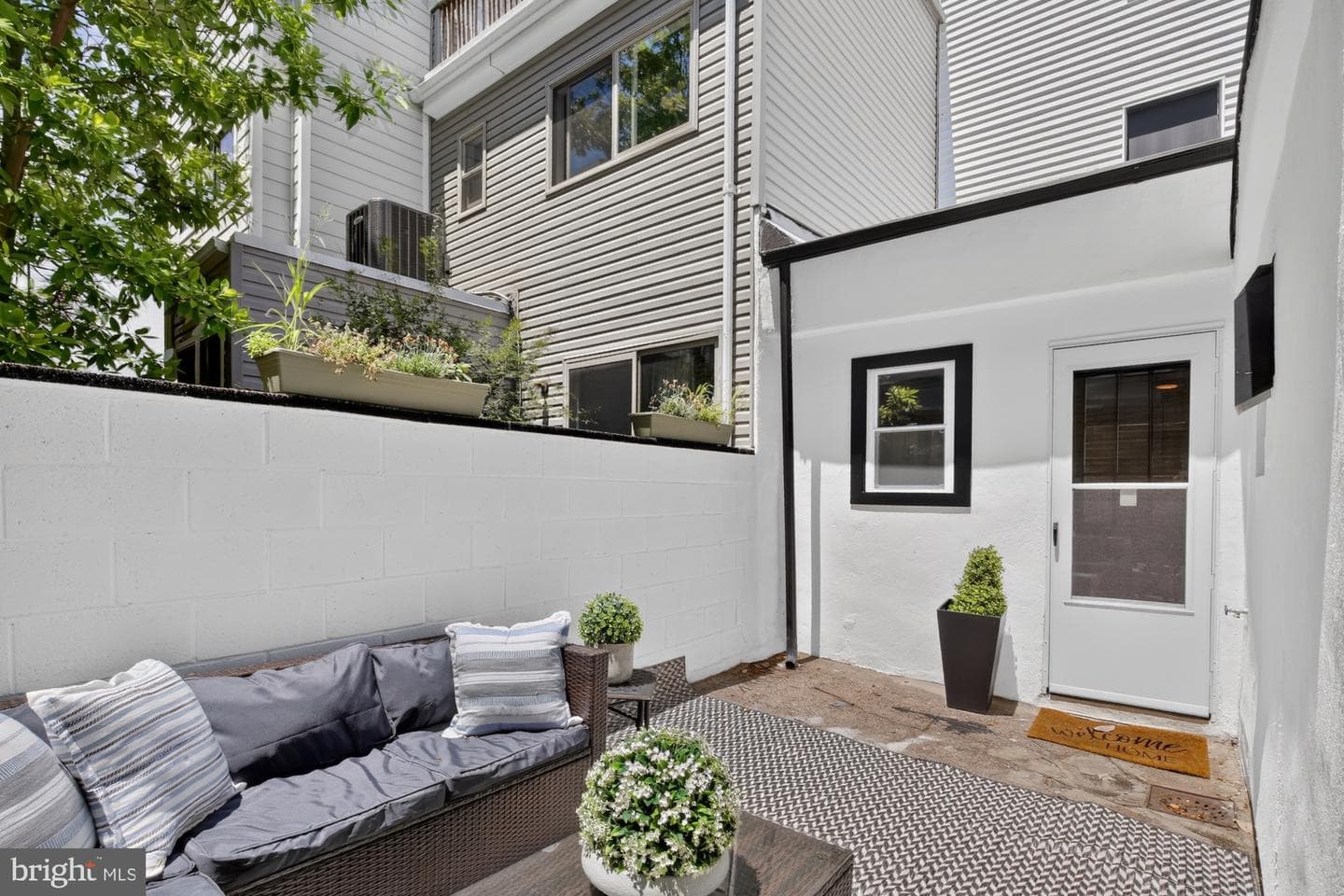 608 Clymer St photo 16