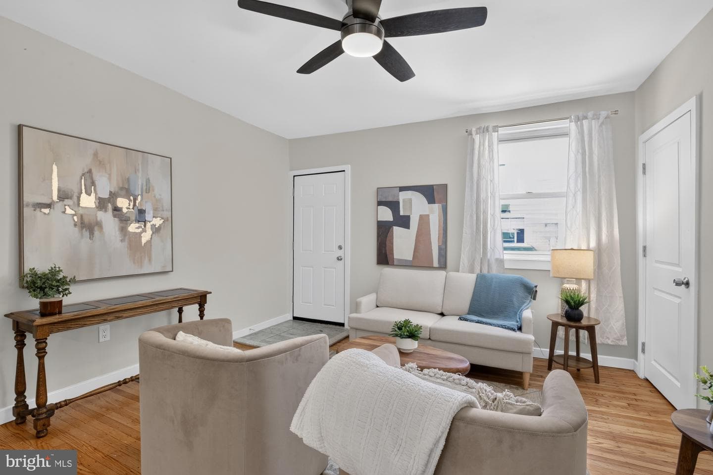608 Clymer St photo 4