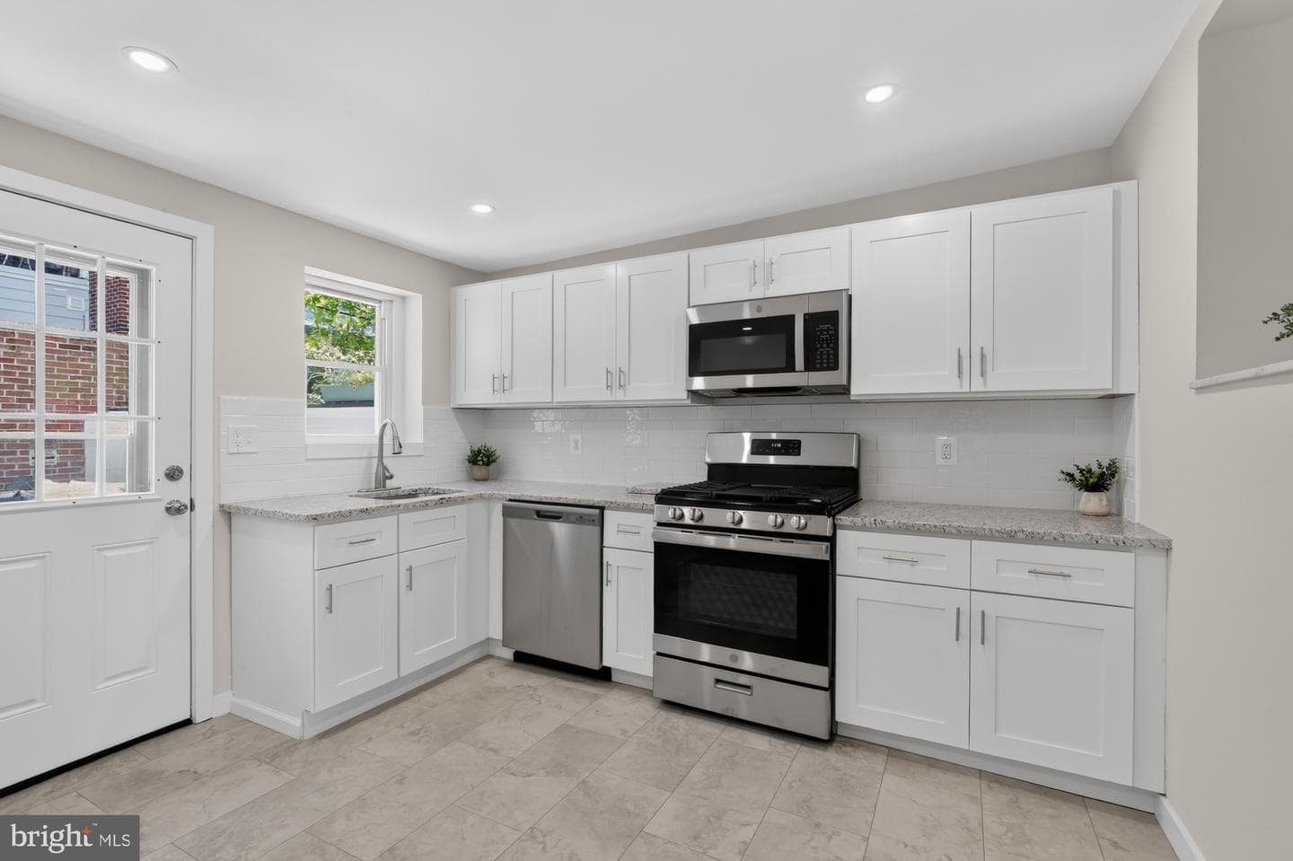 608 Clymer St photo 6