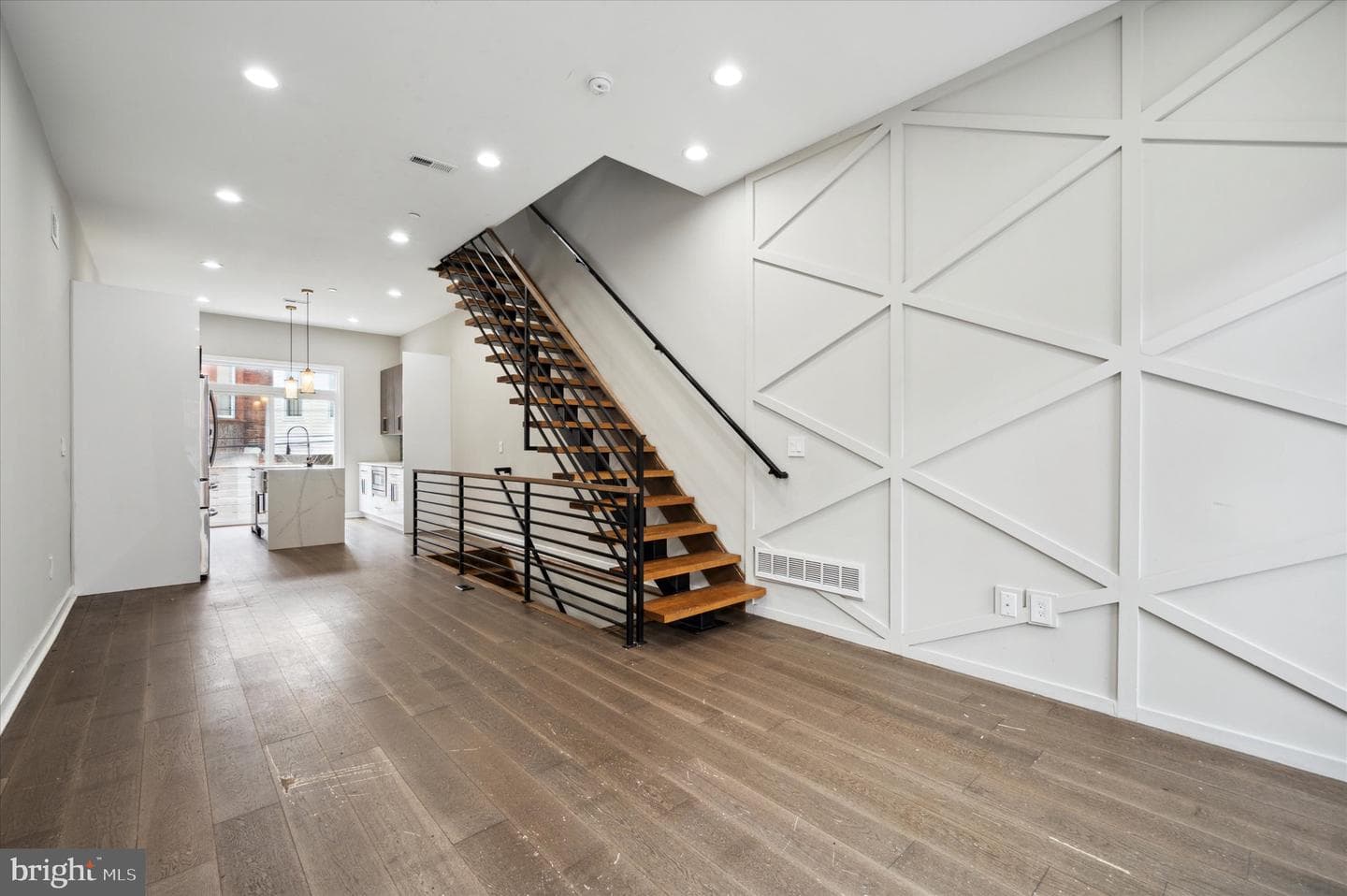 1410 N Dover Street photo 6