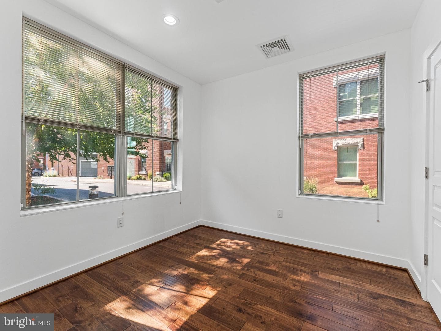 1429 S Lawrence Terrace photo 8