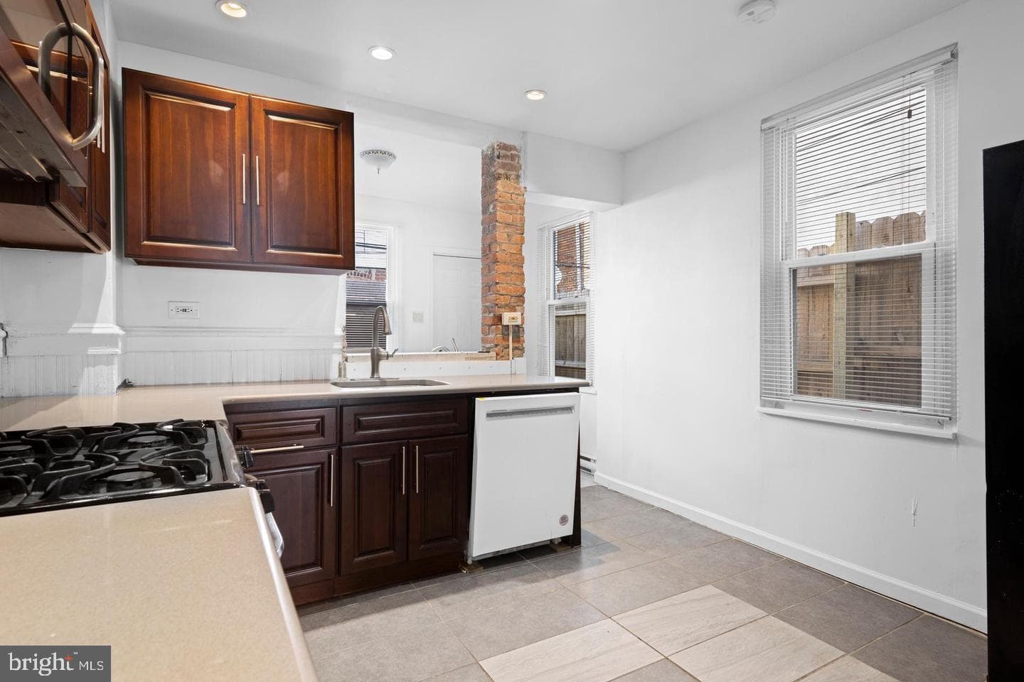539 Fernon Street photo 5