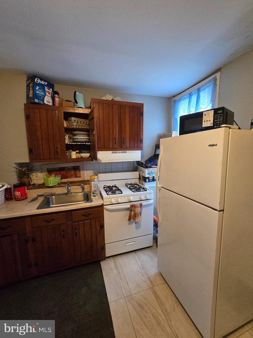 993 E Sanger Street photo 5