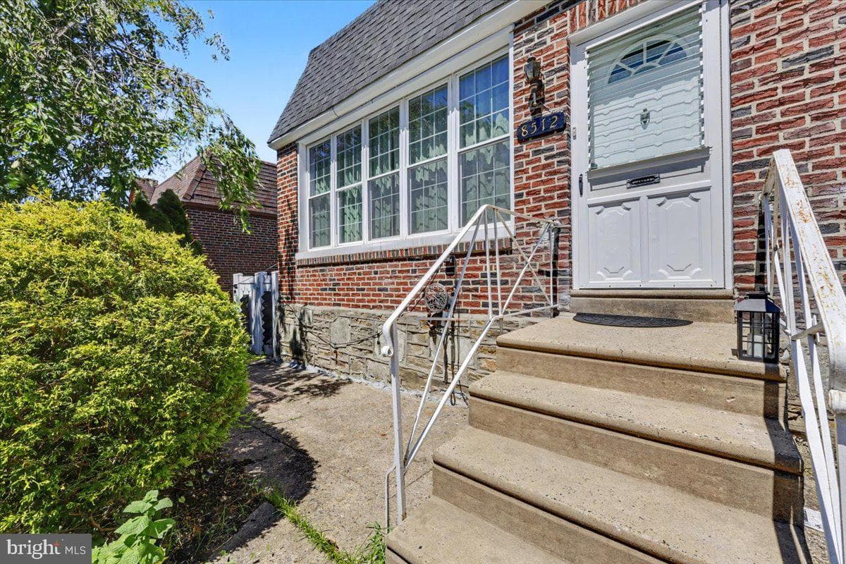 8512 Frontenac Street, Philadelphia
