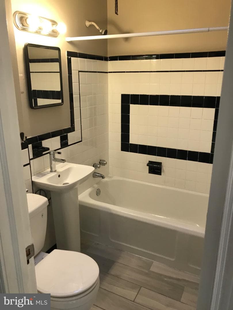 4244 Maywood Street photo 8