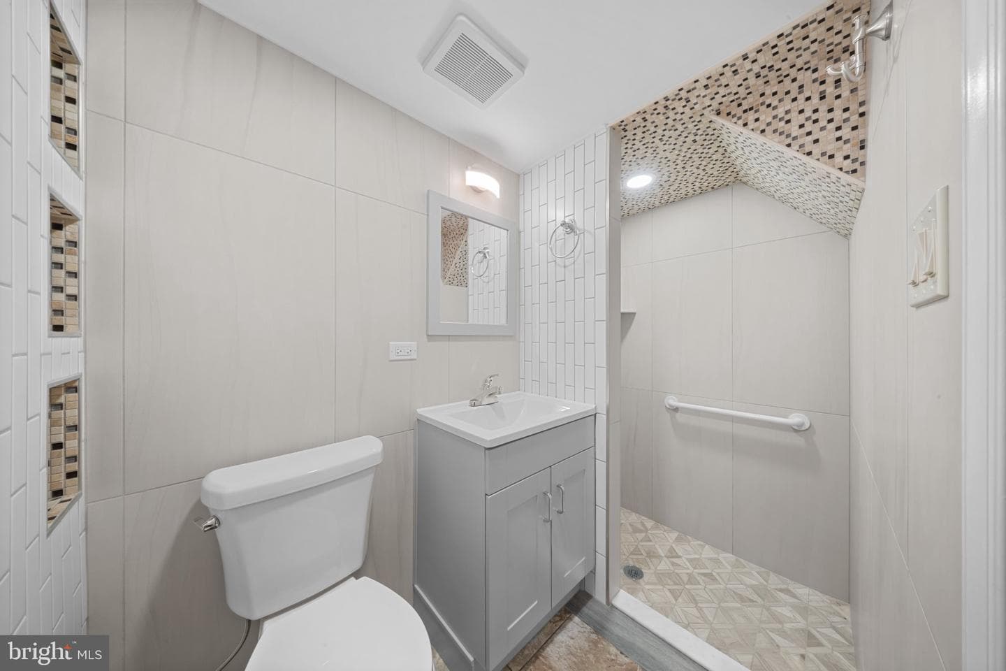 7019 Rutland Street photo 25