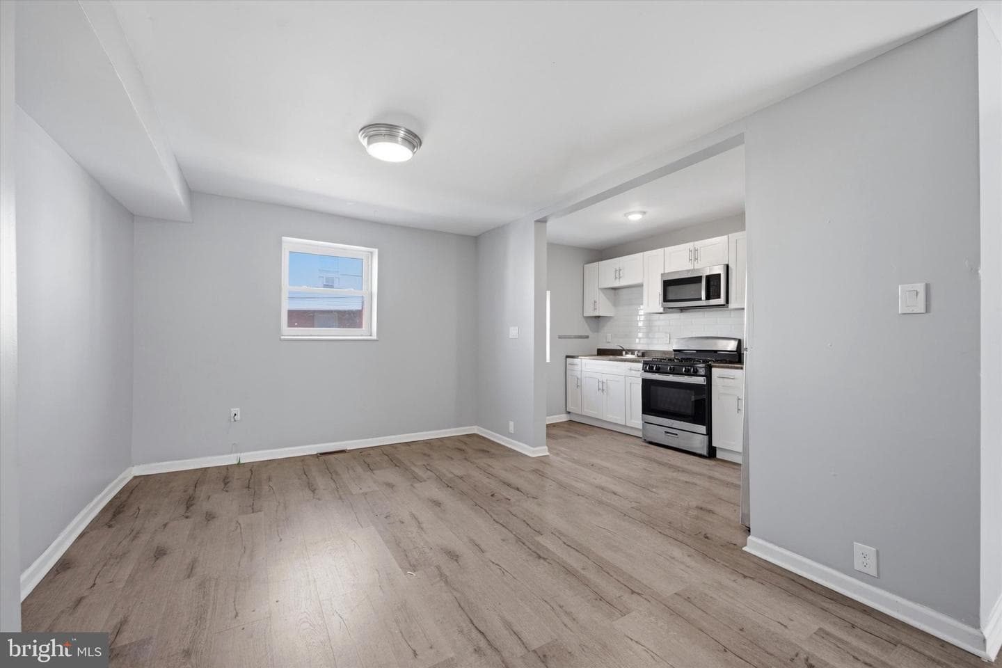 5439 Windsor Street photo 11