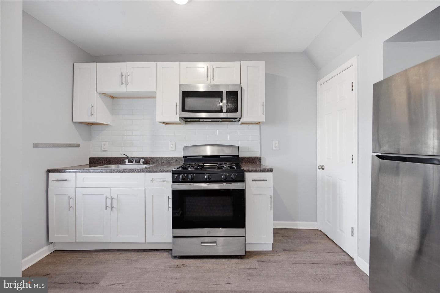 5439 Windsor Street photo 14
