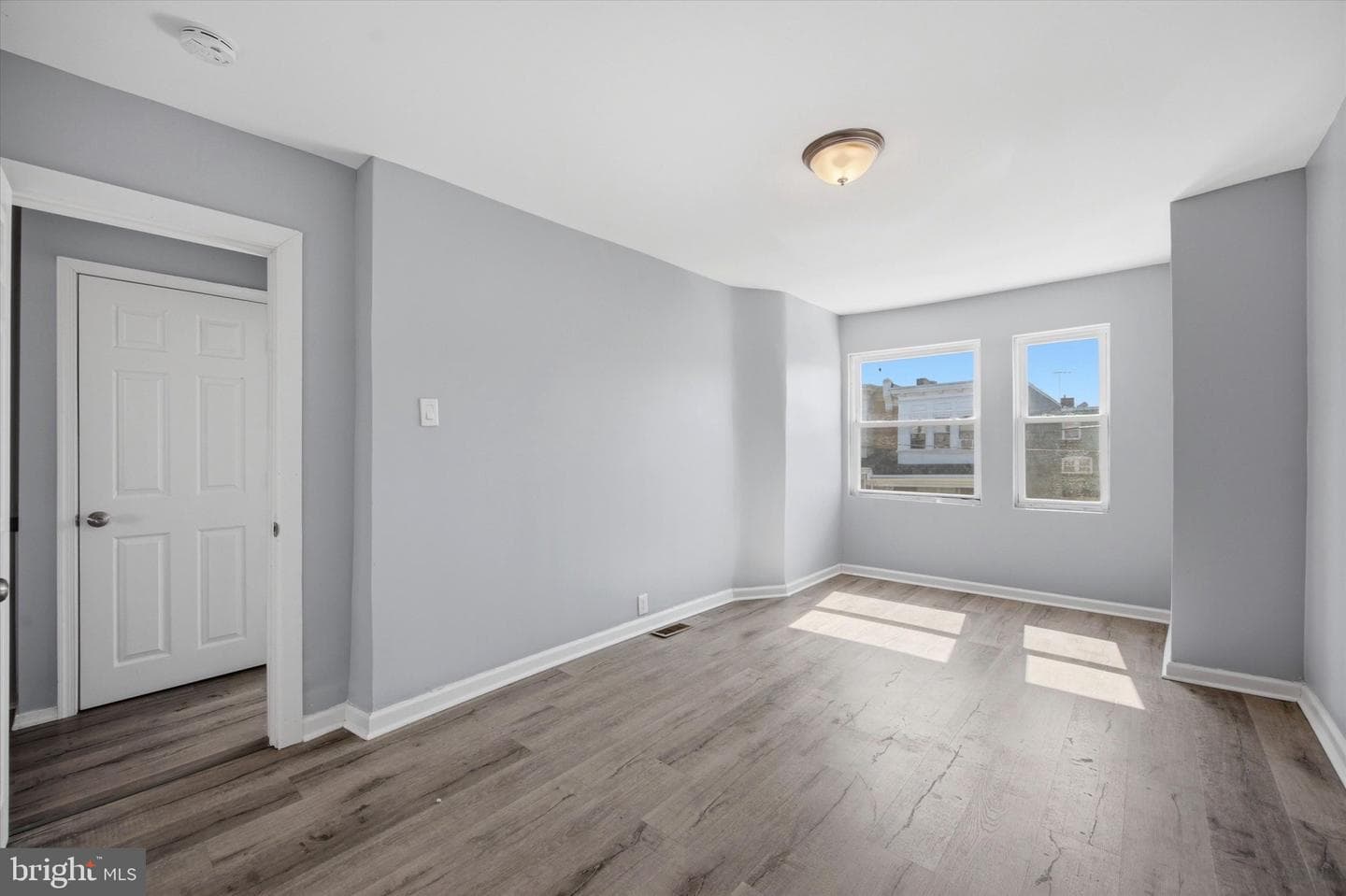 5439 Windsor Street photo 19