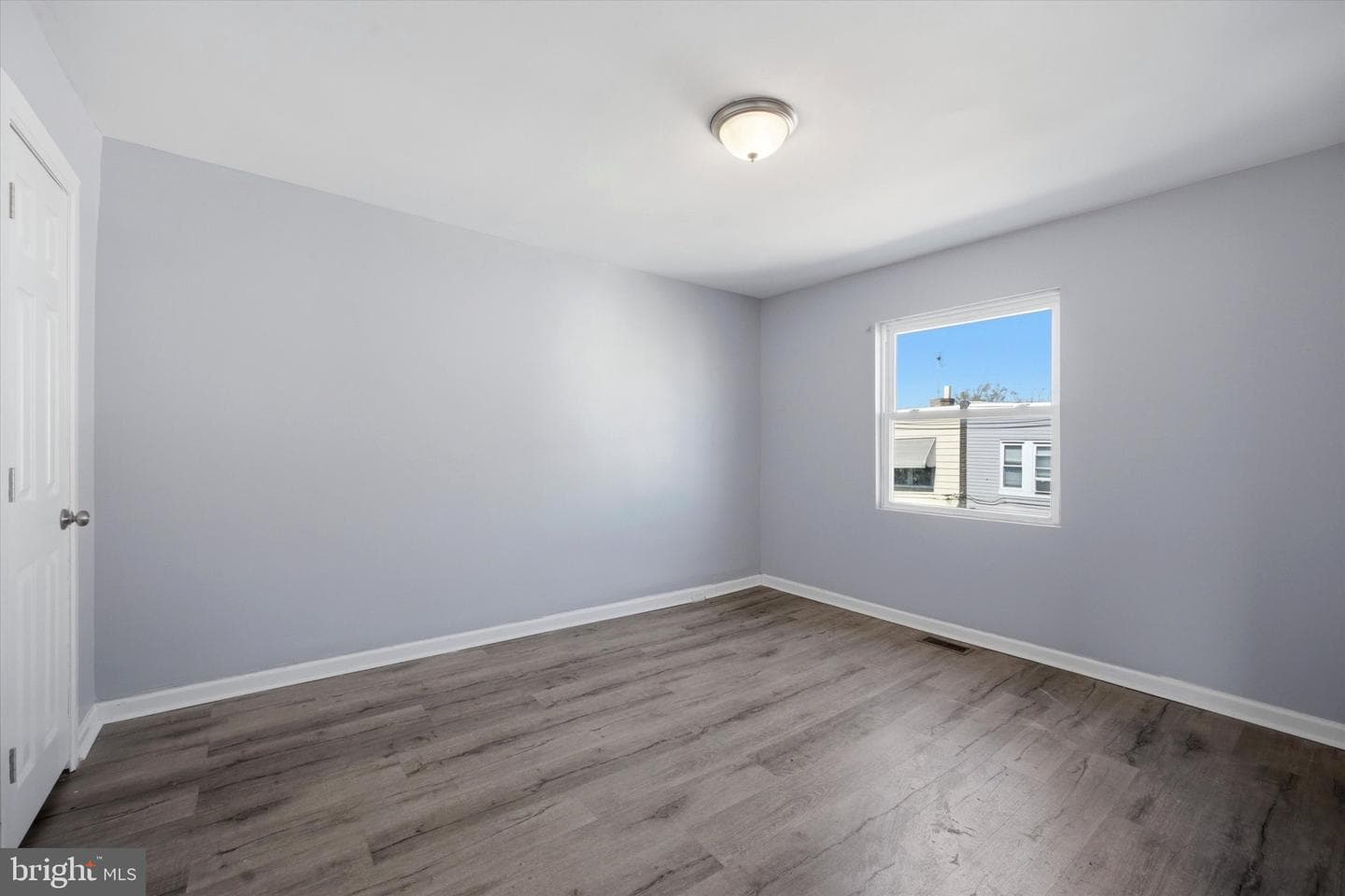5439 Windsor Street photo 21
