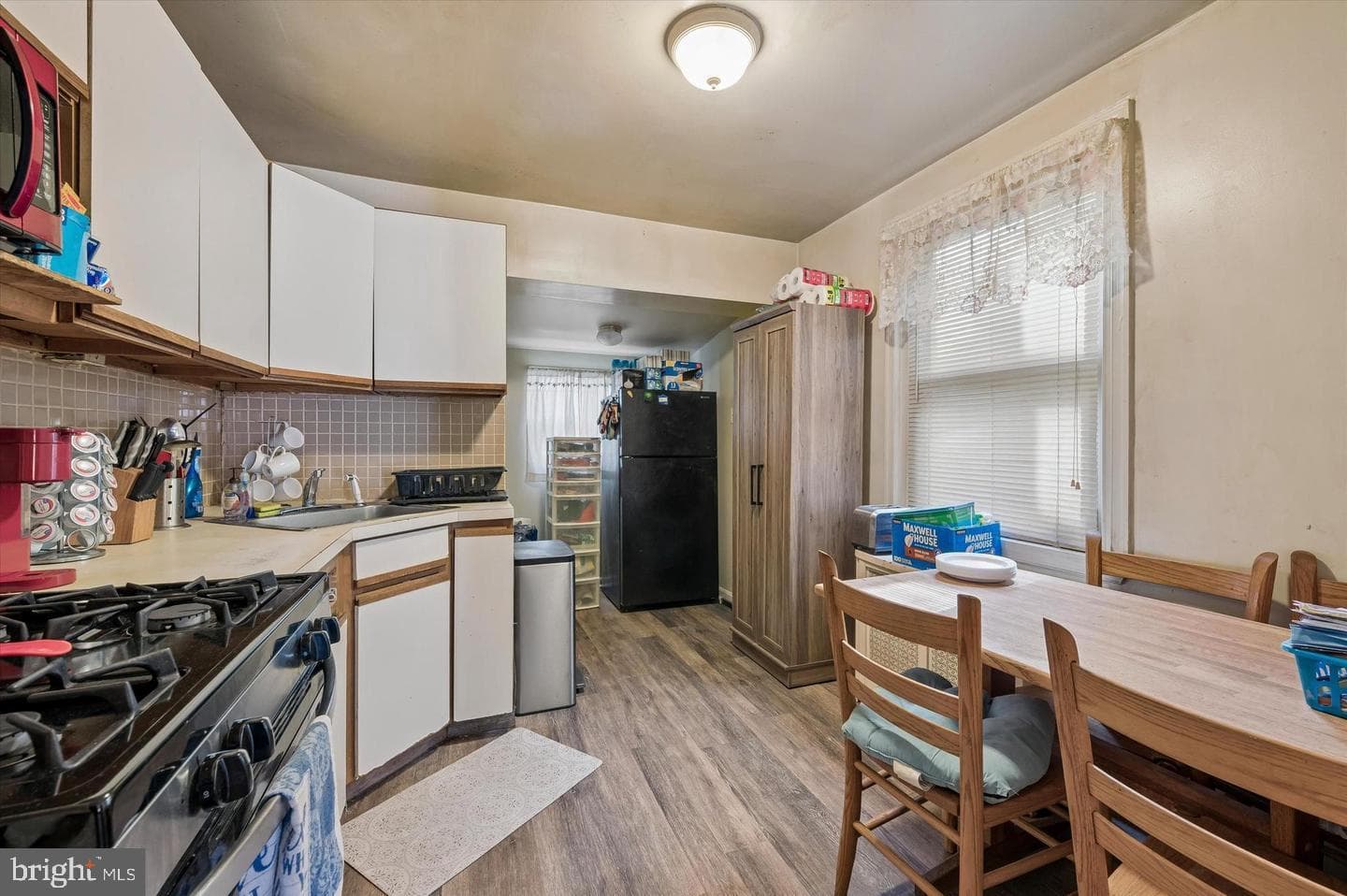 2242 E Monmouth Street photo 7