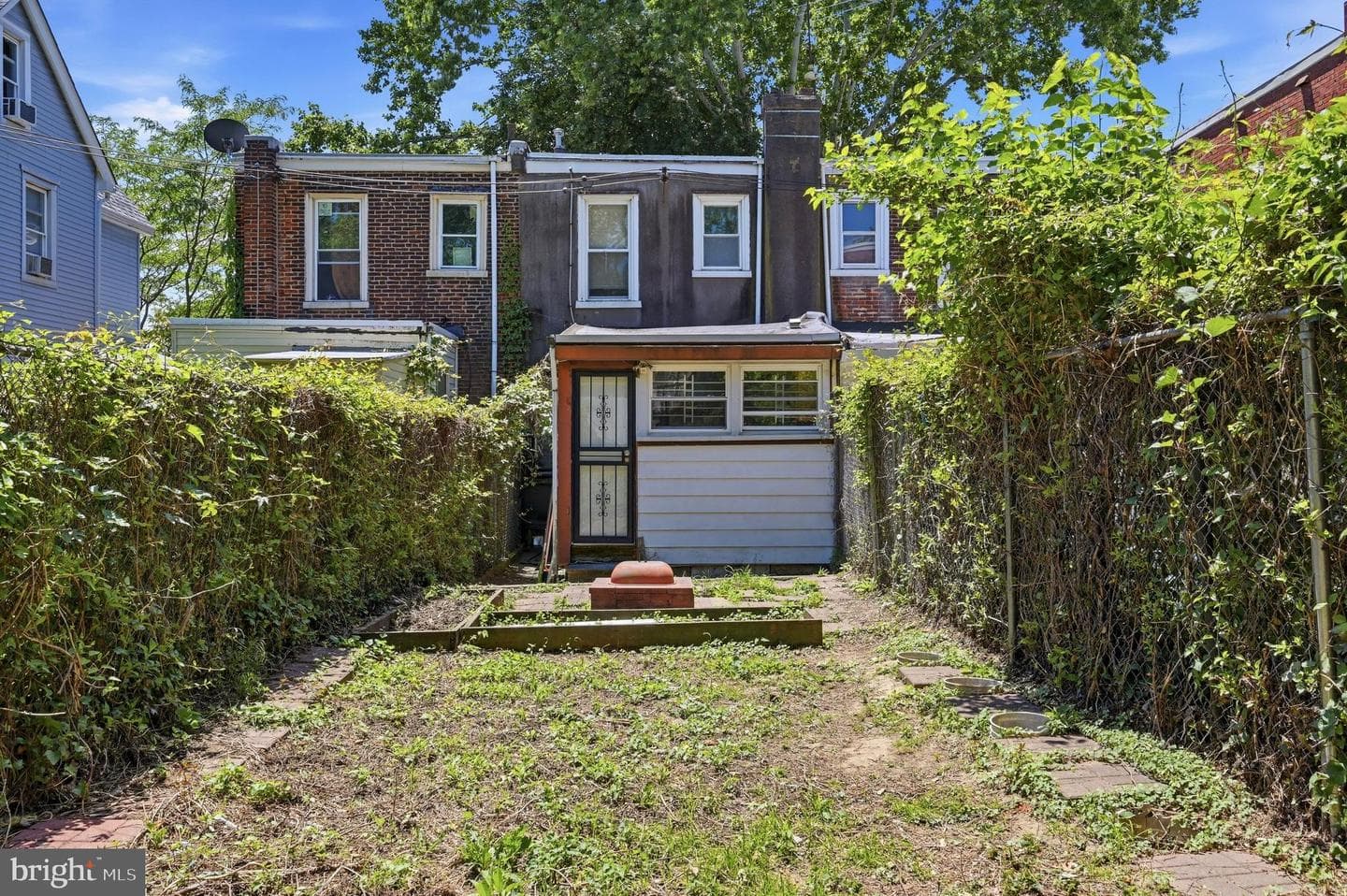 315 W Clarkson Avenue photo 8