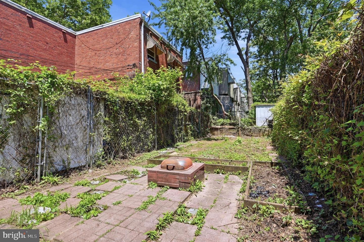 315 W Clarkson Avenue photo 9