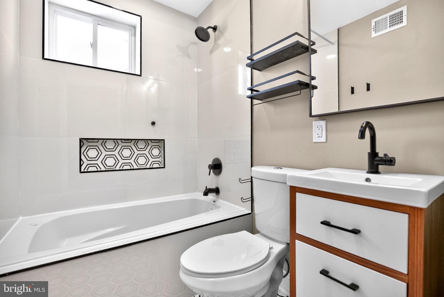 3107 N Taylor Street photo 25