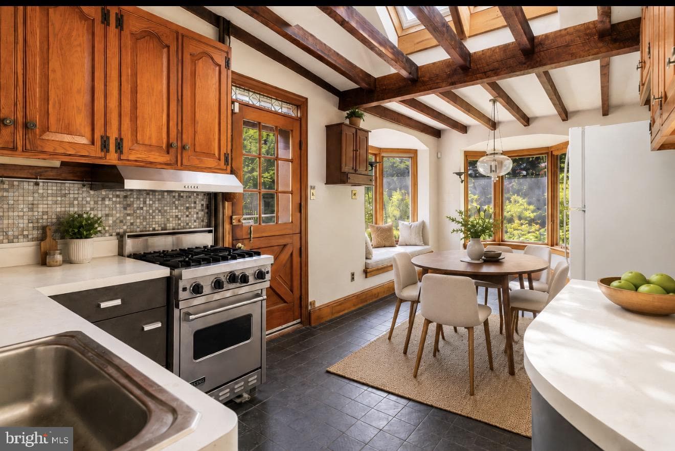 56 W Penn Street photo 15