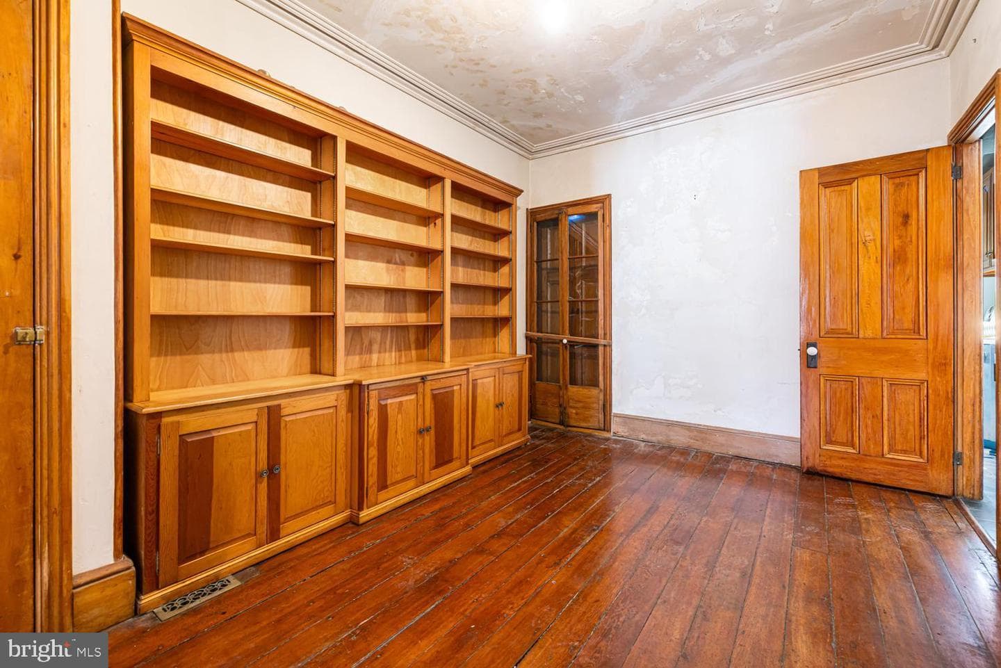 56 W Penn Street photo 9