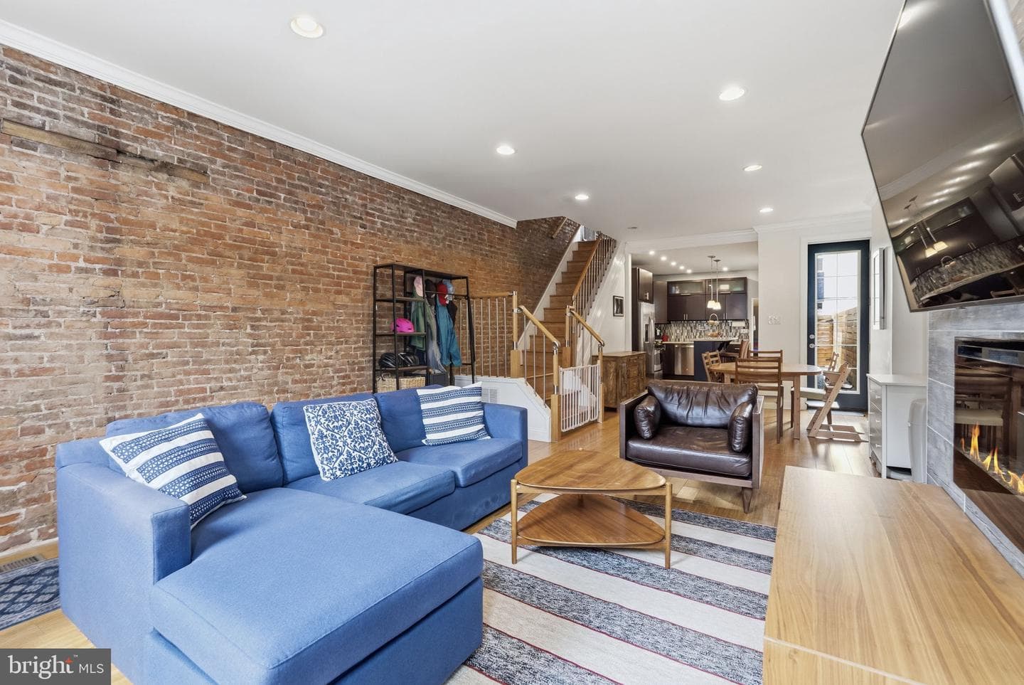 2233 Bainbridge Street photo 3