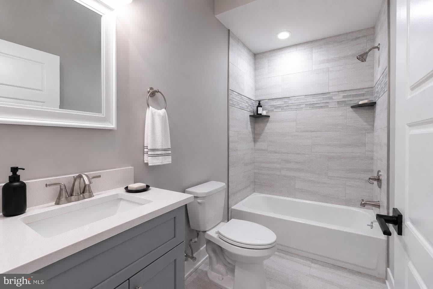 2406 N Howard Street photo 12