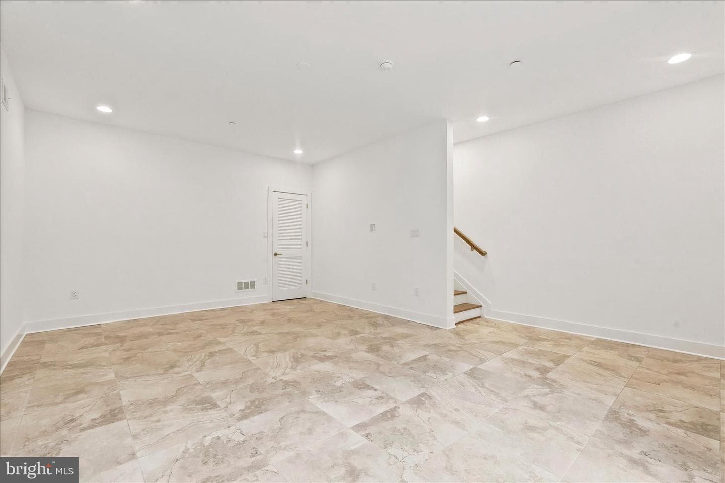 1420 S Howard Street photo 27