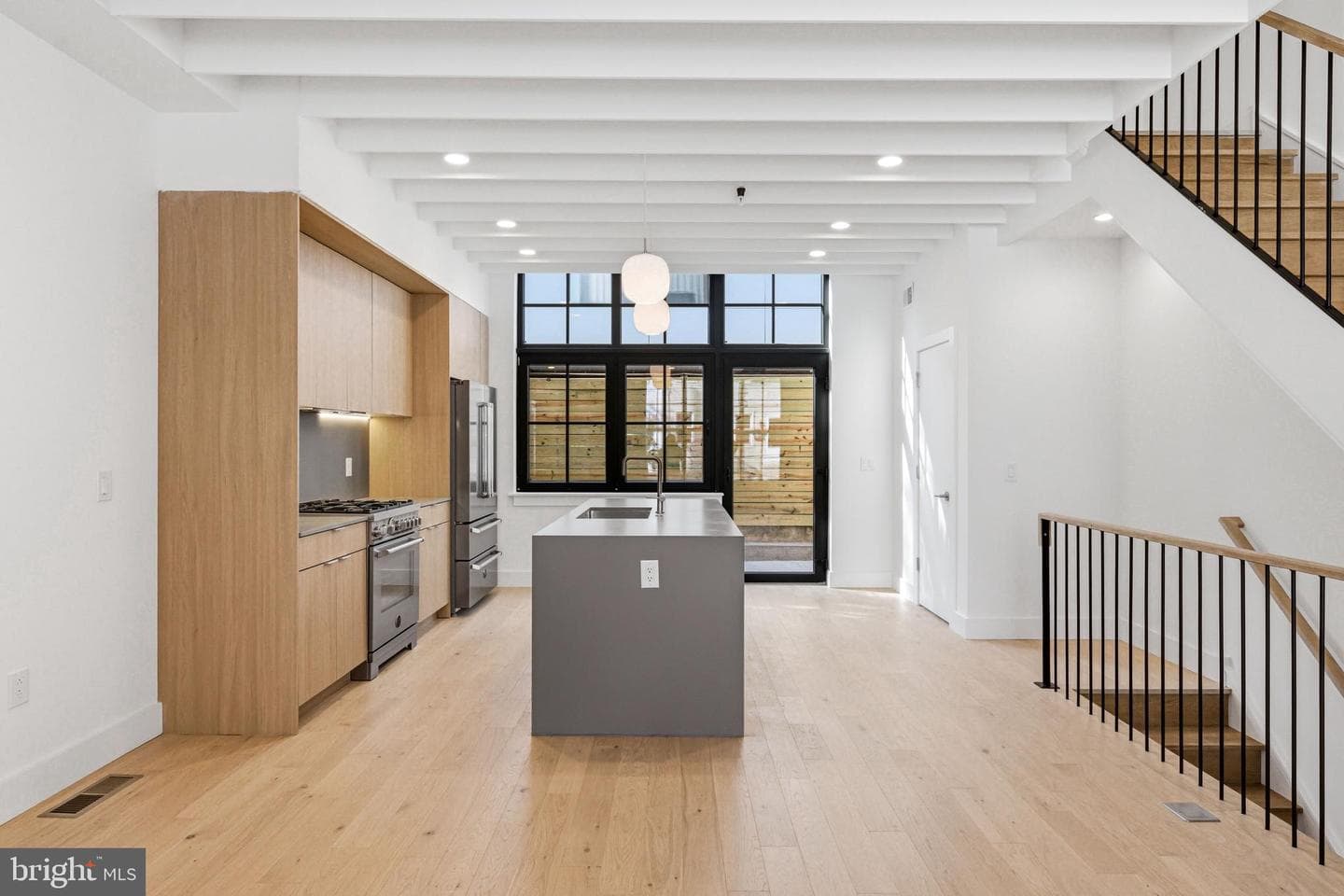 209 E Wildey Street photo 5