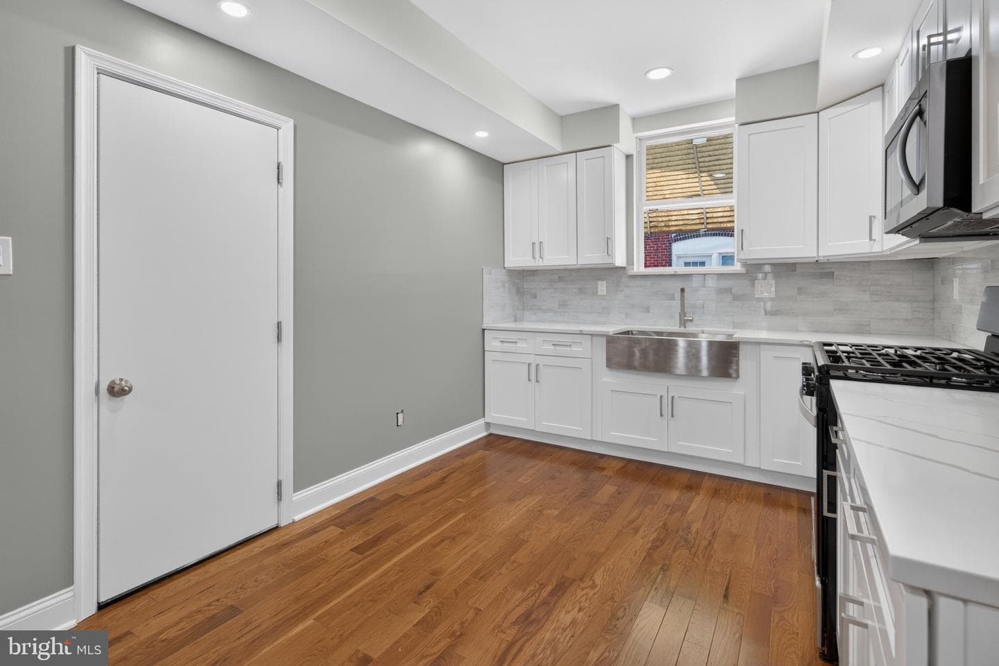 938 Marcella Street photo 25