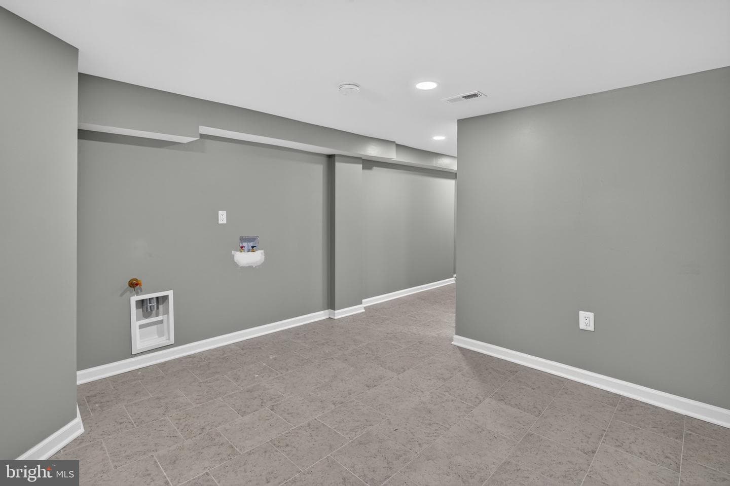 938 Marcella Street photo 34