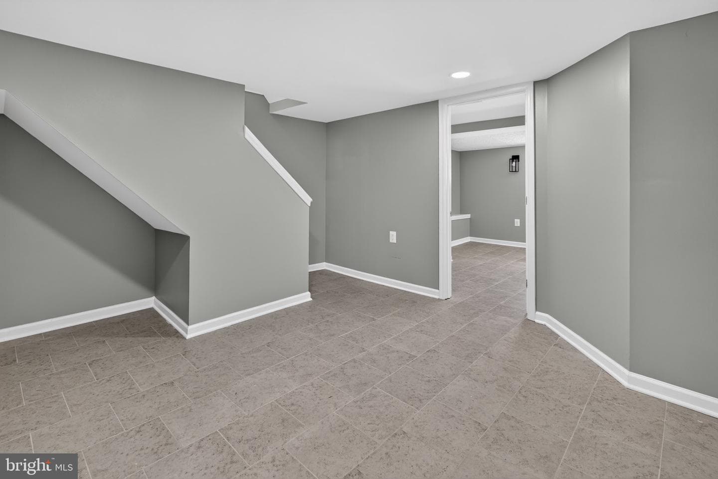 938 Marcella Street photo 35